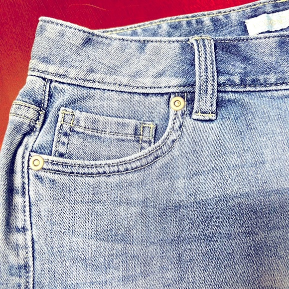 Boston Proper. Blue denim shorts with rhinestone button and five pockets, size 2 - Picture 5 of 6